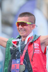 BIB: 160, 100
                            <button type="button" onclick="openModal(21763936)" class="btn btn-primary btn-sm float-right btn-popup" data-toggle="modal" data-target=".modal-high-quality">
                        <i class="fas fa-shopping-cart"></i> Add to Cart
                    </button>
                                            <button type="button" onclick="isThisMe(21763936, true)" class="btn btn-success btn-sm float-right btn-popup btn-isme hidden" data-toggle="tooltip" data-placement="bottom" title="นี่คือรูปของคุณใช่ไหม คลิกที่นี่เพื่อเอาเข้าอัลบั้ม">
                        <i class="fas fa-plus"></i> Add to album
                    </button>
                    <button type="button" onclick="isThisMe(21763936, false)" class="btn btn-warning btn-sm float-right btn-popup btn-isnotme hidden">
                        <i class="fas fa-ban"></i> Remove from album
                    </button>